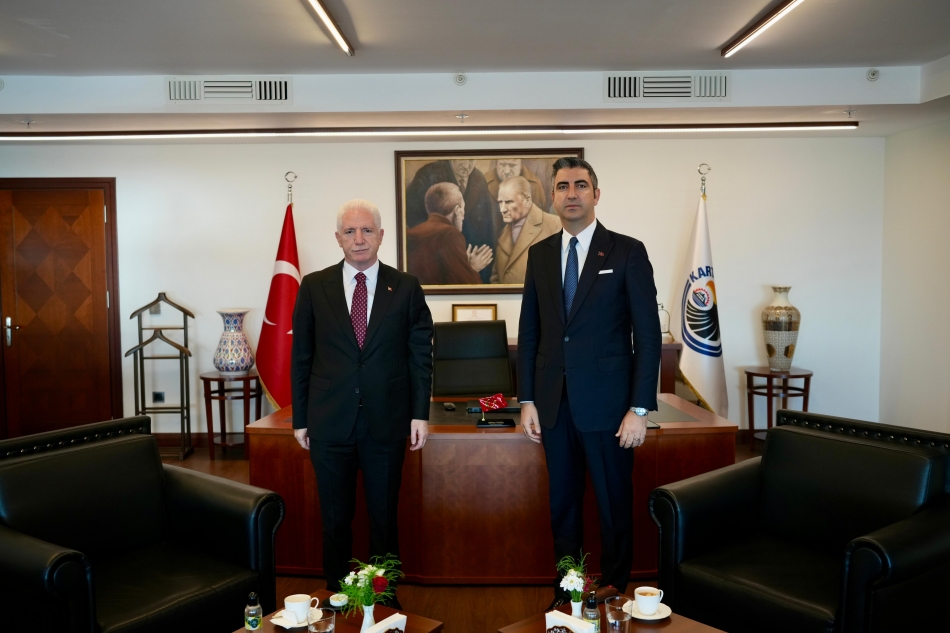 2024/10/1729035371_Istanbul_valisi_davut_gul_ve_baskan_gokhan_yuksel_kartalli_muhtarlarla_bir_araya_geldi_-6.jpg