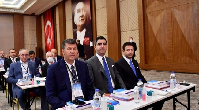 Başkan Gökhan Yüksel, CHP'nin Belediye Başkanları Çalıştayı'na katıldı
