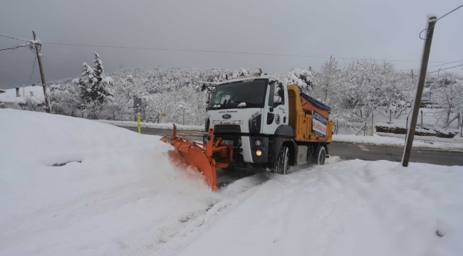 KARTAL BELEDİYESİ, KARLA MÜCADELE ÇALIŞMALARINA 7/24 DEVAM EDİYOR