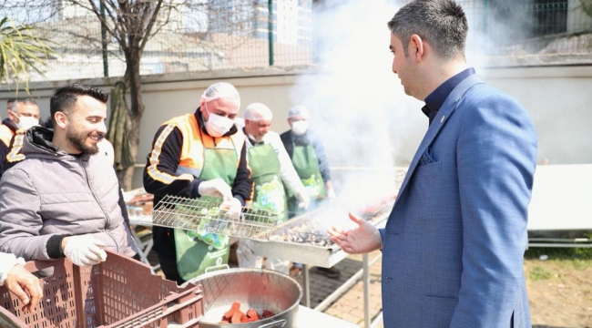 Başkan Gökhan Yüksel Belediye Personeli ile Sucuk-Ekmek Etkinliğinde Buluştu