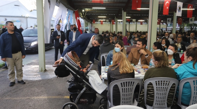 Kartal Belediyesi Kadir Gecesi Dolayısıyla Vatandaşlara Lokma İkram Etti