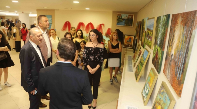 'Hayal Dünyamın Renkleri' sergisi Kartal Belediyesi'nde açıldı