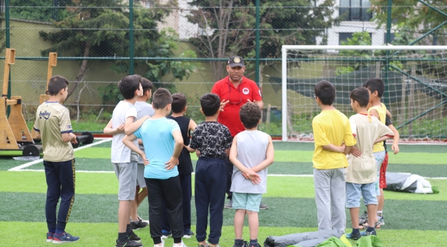 Kartal Belediyesi'nden Kimsesiz Çocuklara Öğretirken Eğlendiren Eğitim
