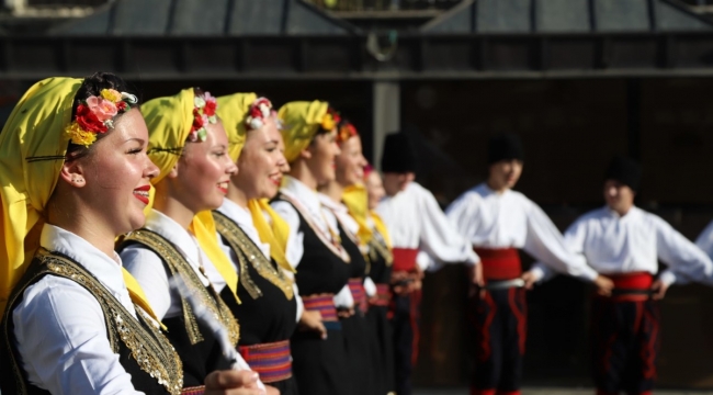 Uluslararası Halk Oyunları Festivali Coşkusu Kartal'ın Mahallelerini Sardı