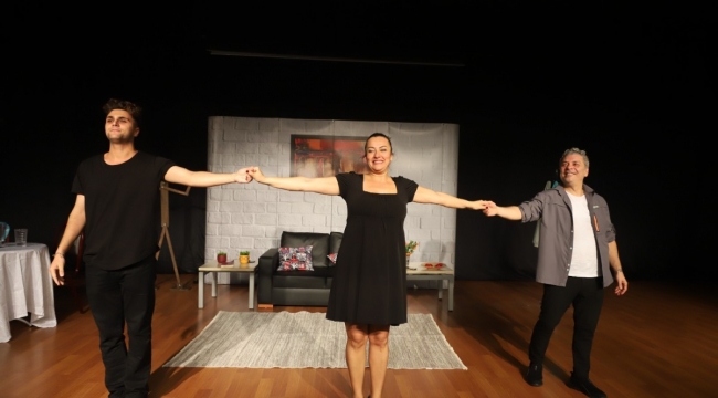 'Güldüren Cabize' Adlı Tiyatro Oyunu, İzleyenleri Kahkahaya Boğdu