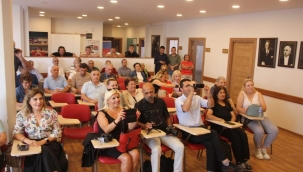 Cumhuriyet Halk Partisi Kartal İlçe kadın Kollarından Basın açıklaması..