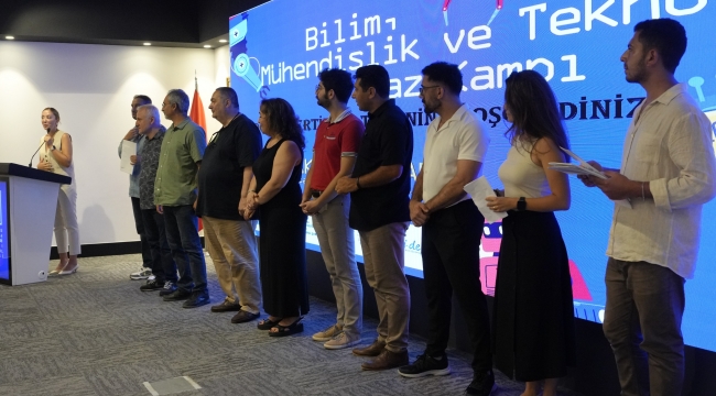 Kartal Belediyesi Bilim, Mühendislik ve Teknoloji Yaz Kampı'nda Öğrenciler Sertifikaları Aldı
