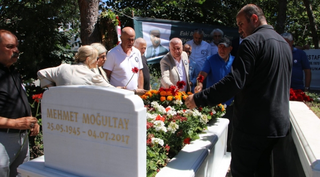 Eski Bakan Mehmet Moğultay Kabri Başında Anıldı